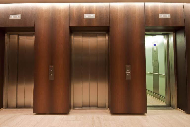 Asansör Kapıları.
